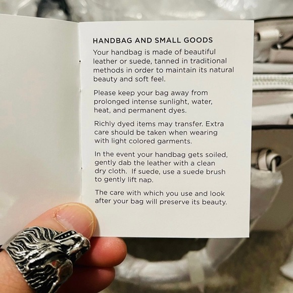 NWT Michael Kors Hope Medium Saffiano Leather Messenger Bag In Optic White - Picture 12 of 12